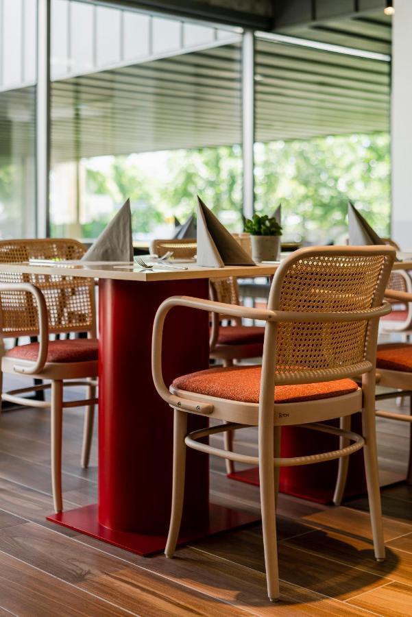 Royal Tulip Sand Kołobrzeg Exterior foto Thonet chair